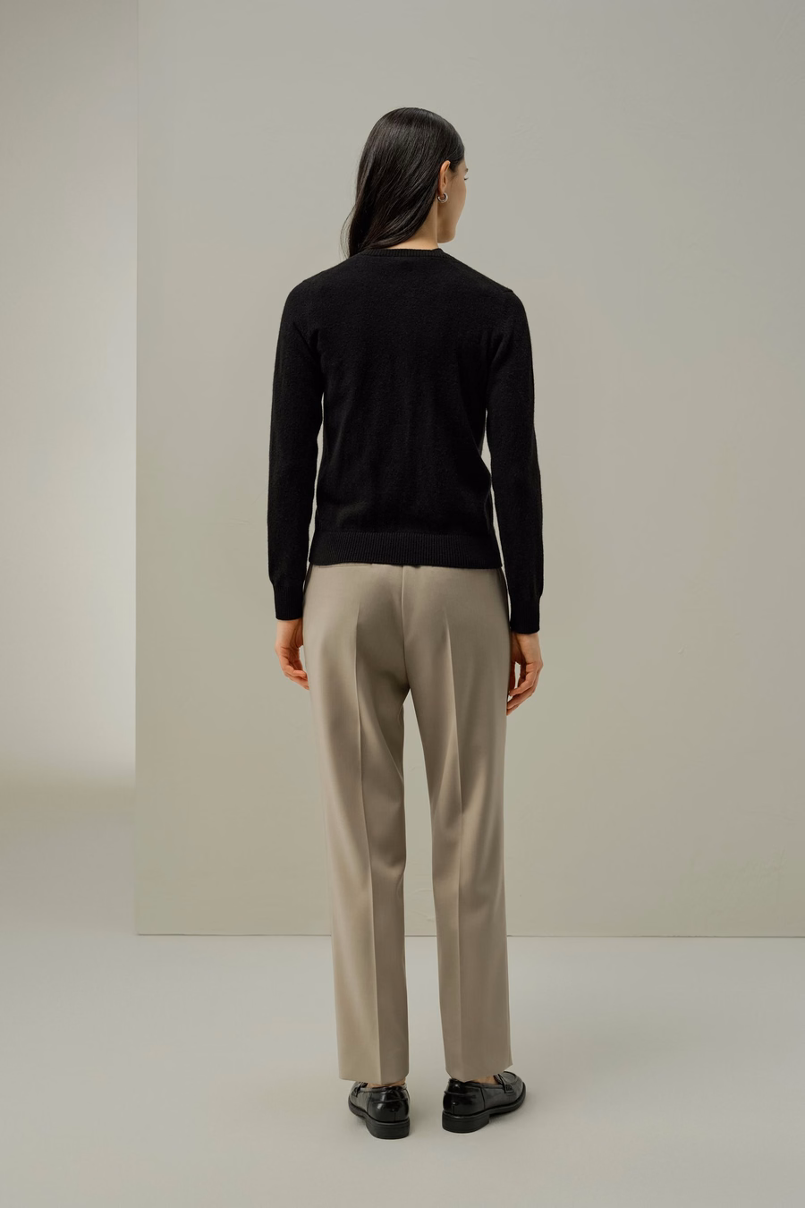Cardigan fitted in cashmere con collo a giro