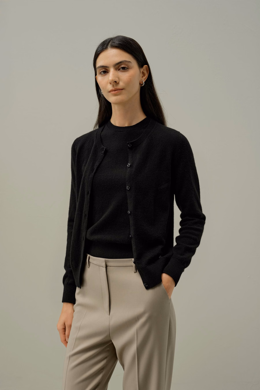 Cardigan fitted in cashmere con collo a giro