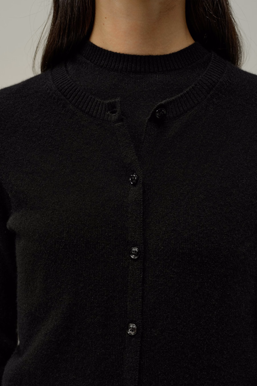 Cardigan fitted in cashmere con collo a giro
