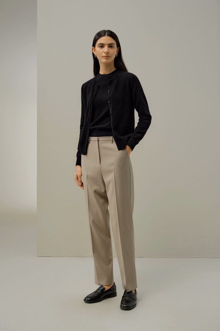 Cardigan fitted in cashmere con collo a giro