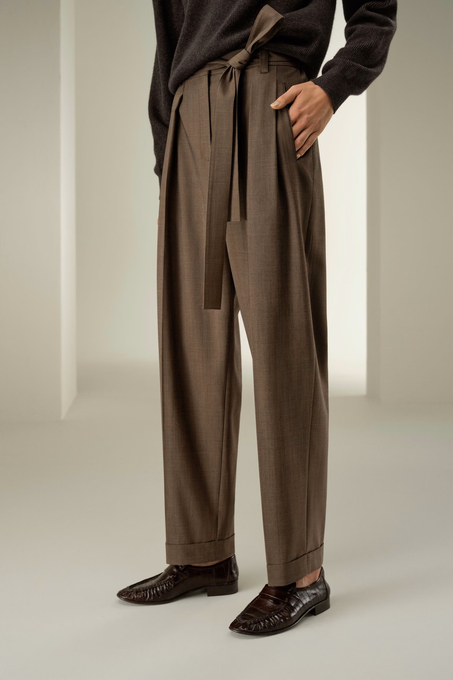 Pantaloni a gamba a barile in seta e lana di Havana