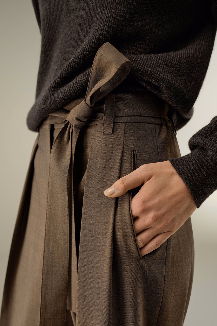 Pantaloni a gamba a barile in seta e lana di Havana