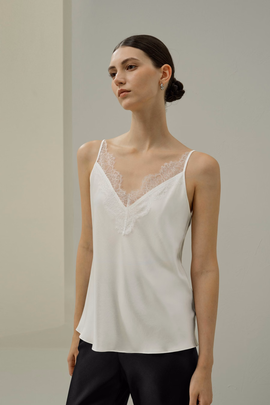 Camisola in seta con pizzo