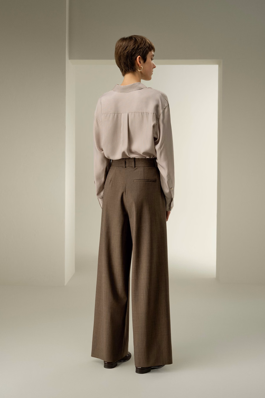 Pantaloni in Blend di Seta e Lana con Pieghe Frontali
