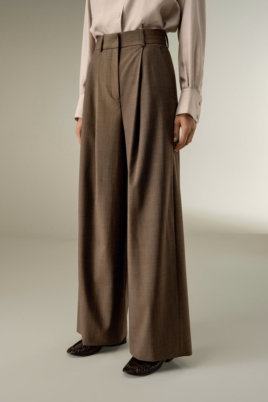 Pantaloni in Blend di Seta e Lana con Pieghe Frontali