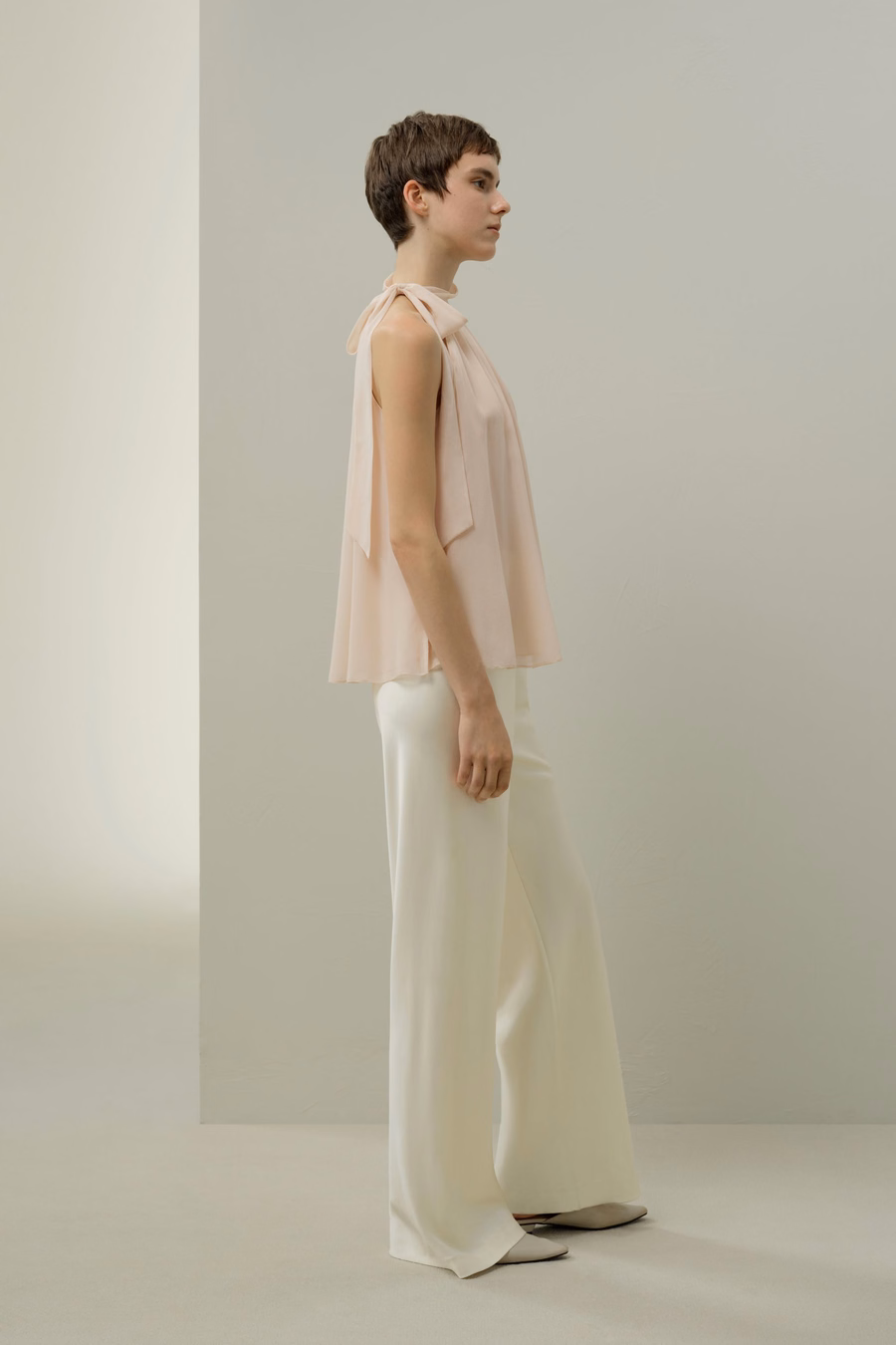 Blusa in georgette con collo a cravatta regolabile