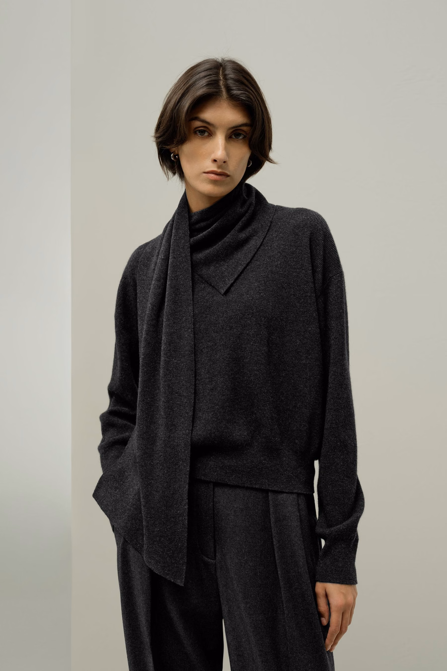 Maglione in lana e cashmere con colletto a papillon