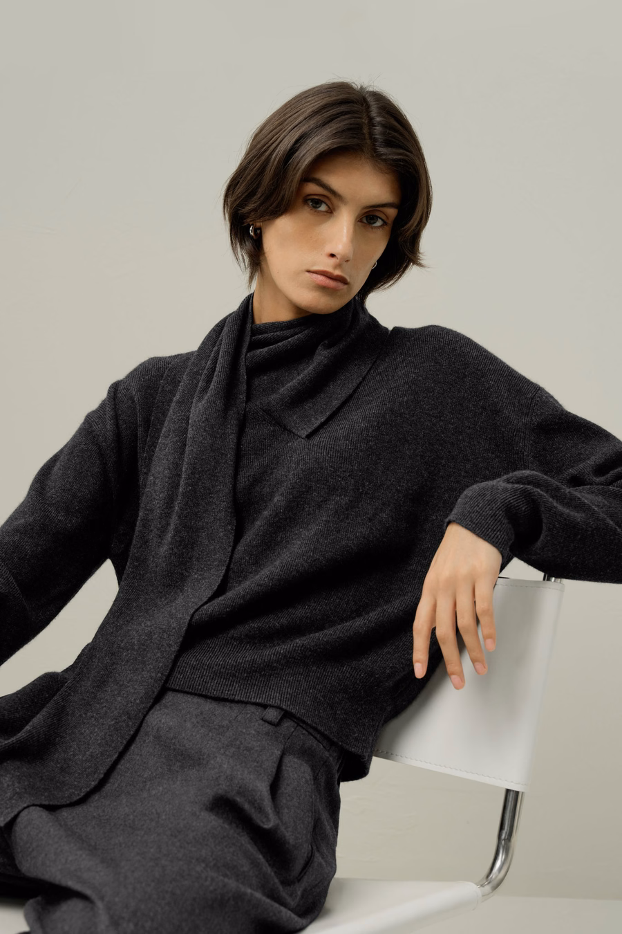 Maglione in lana e cashmere con colletto a papillon