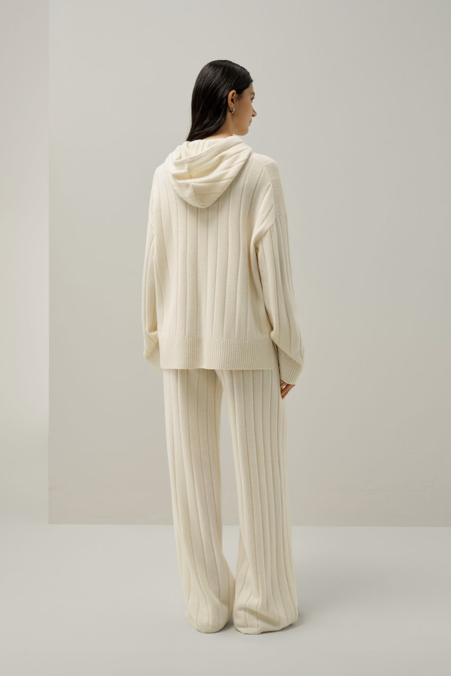 Top in maglia a coste con cappuccio