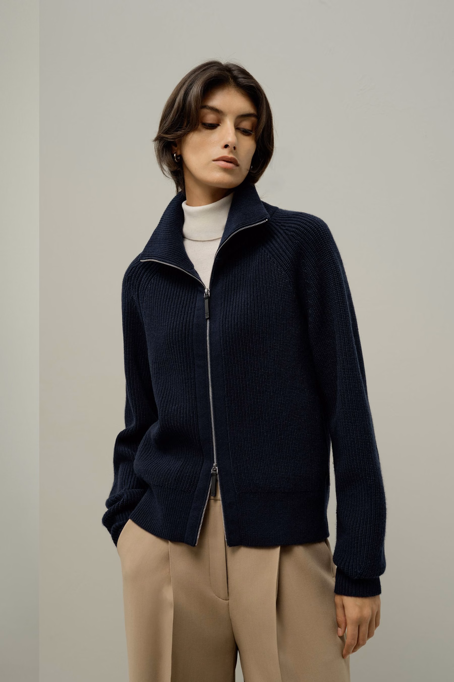 Cardigan con zip e collo alto a maglia a coste