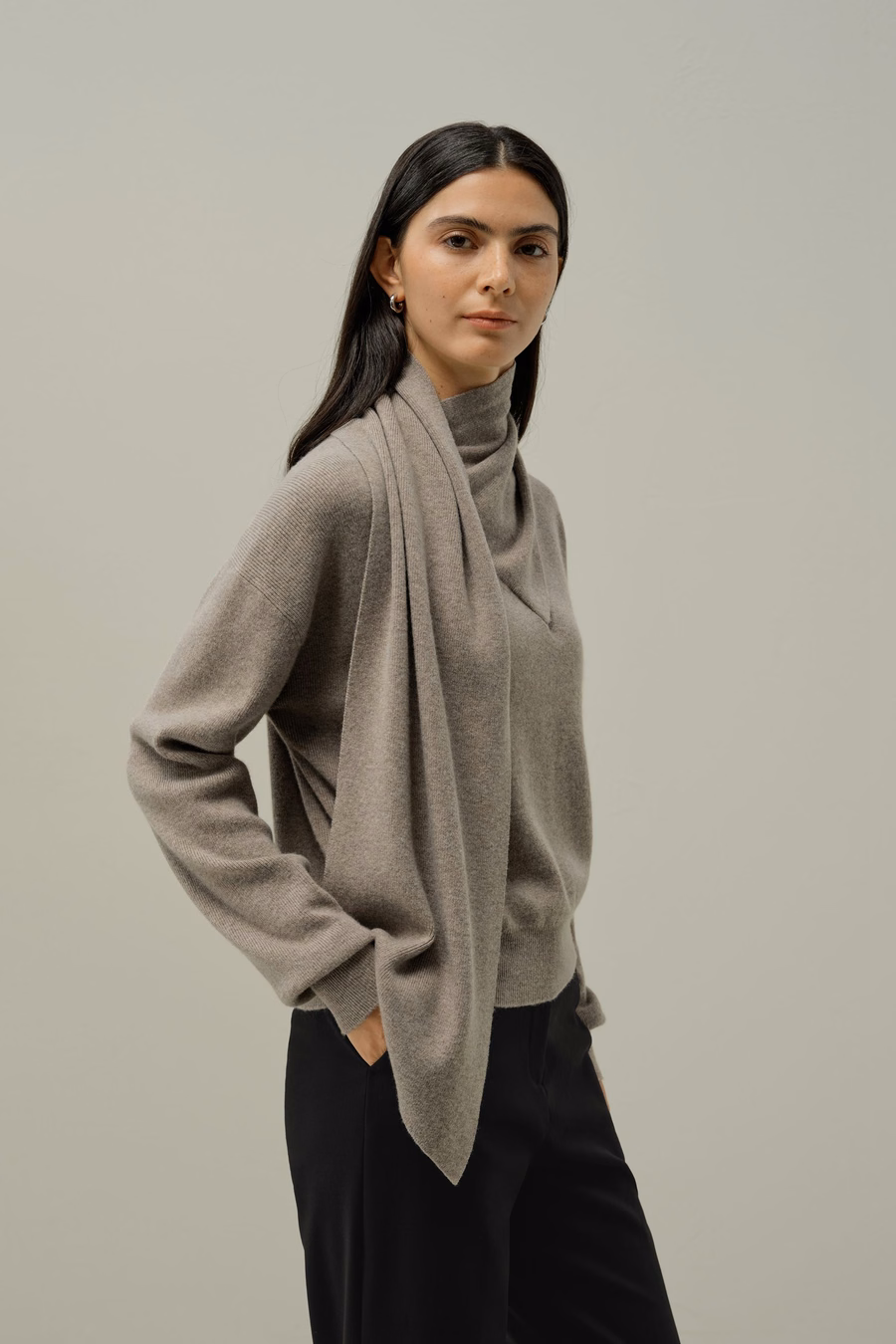 Maglione in lana e cashmere con colletto a papillon