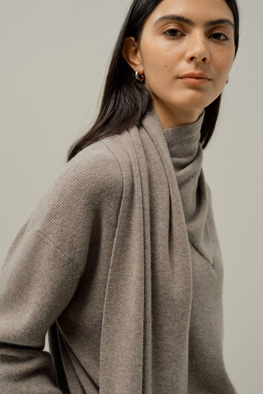 Maglione in lana e cashmere con colletto a papillon