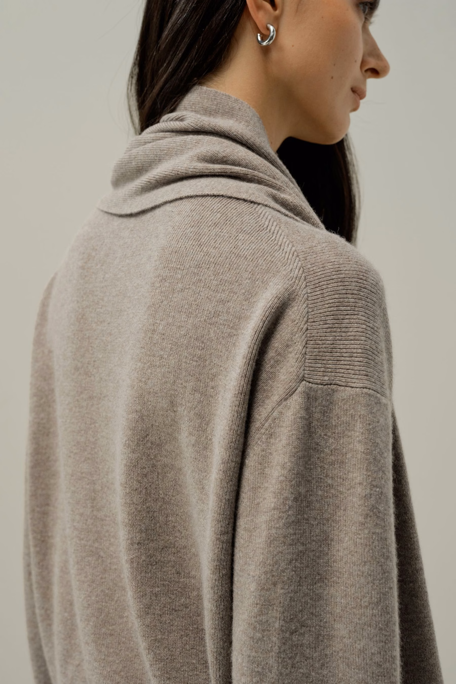 Maglione in lana e cashmere con colletto a papillon