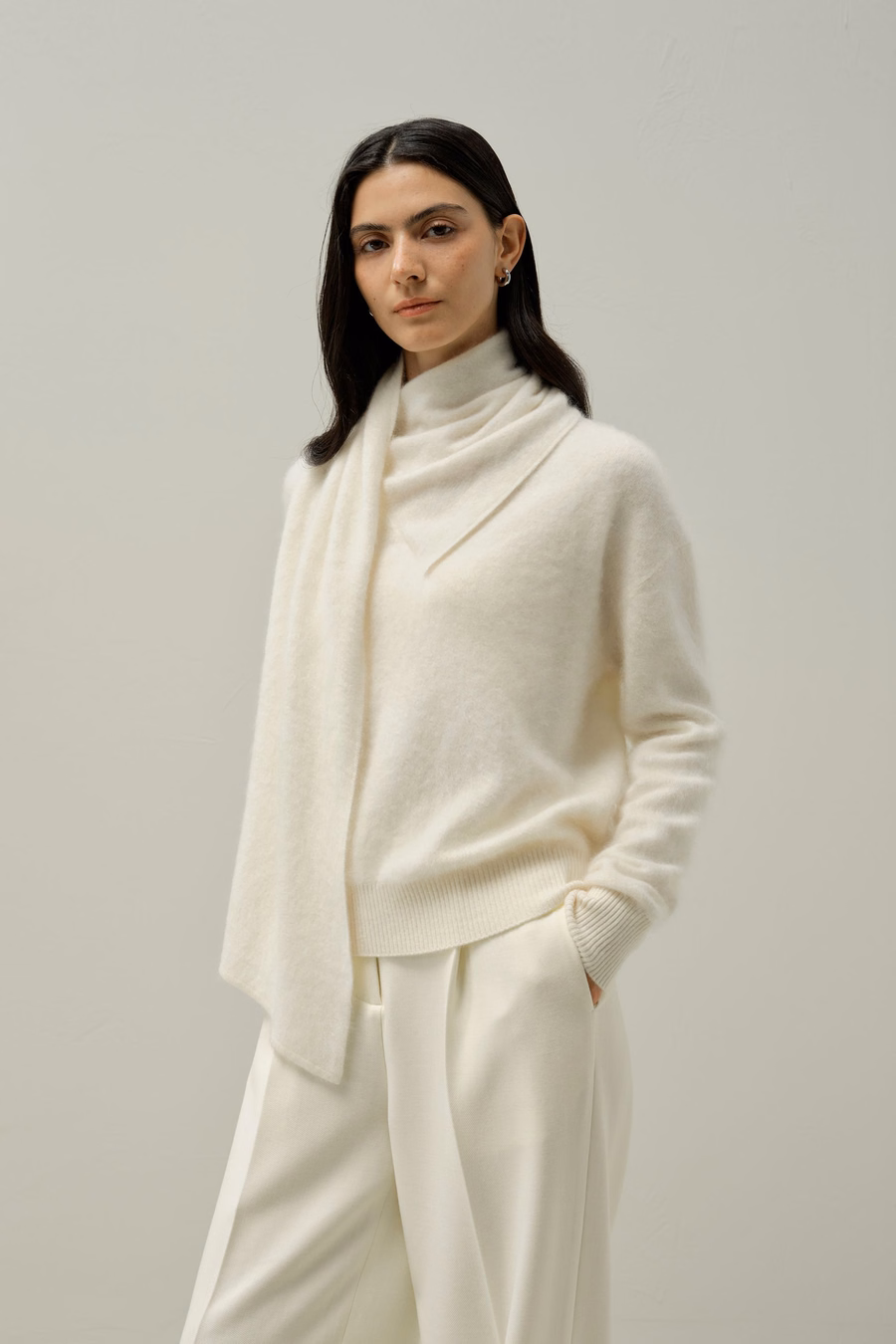 Maglione in cashmere spazzolato con sciarpa drappeggiata