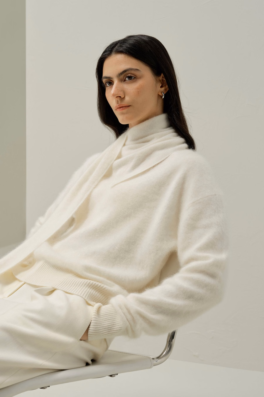 Maglione in cashmere spazzolato con sciarpa drappeggiata