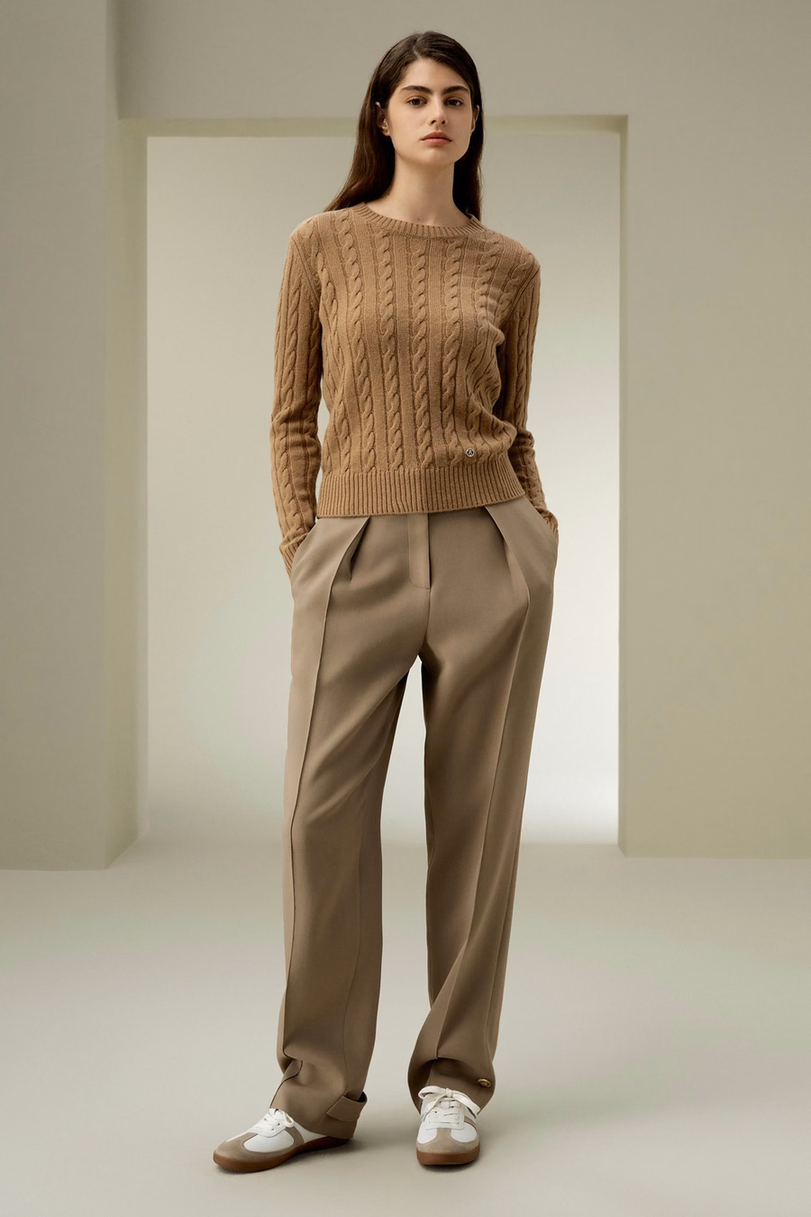 Maglione classico a trecce con bordi a coste