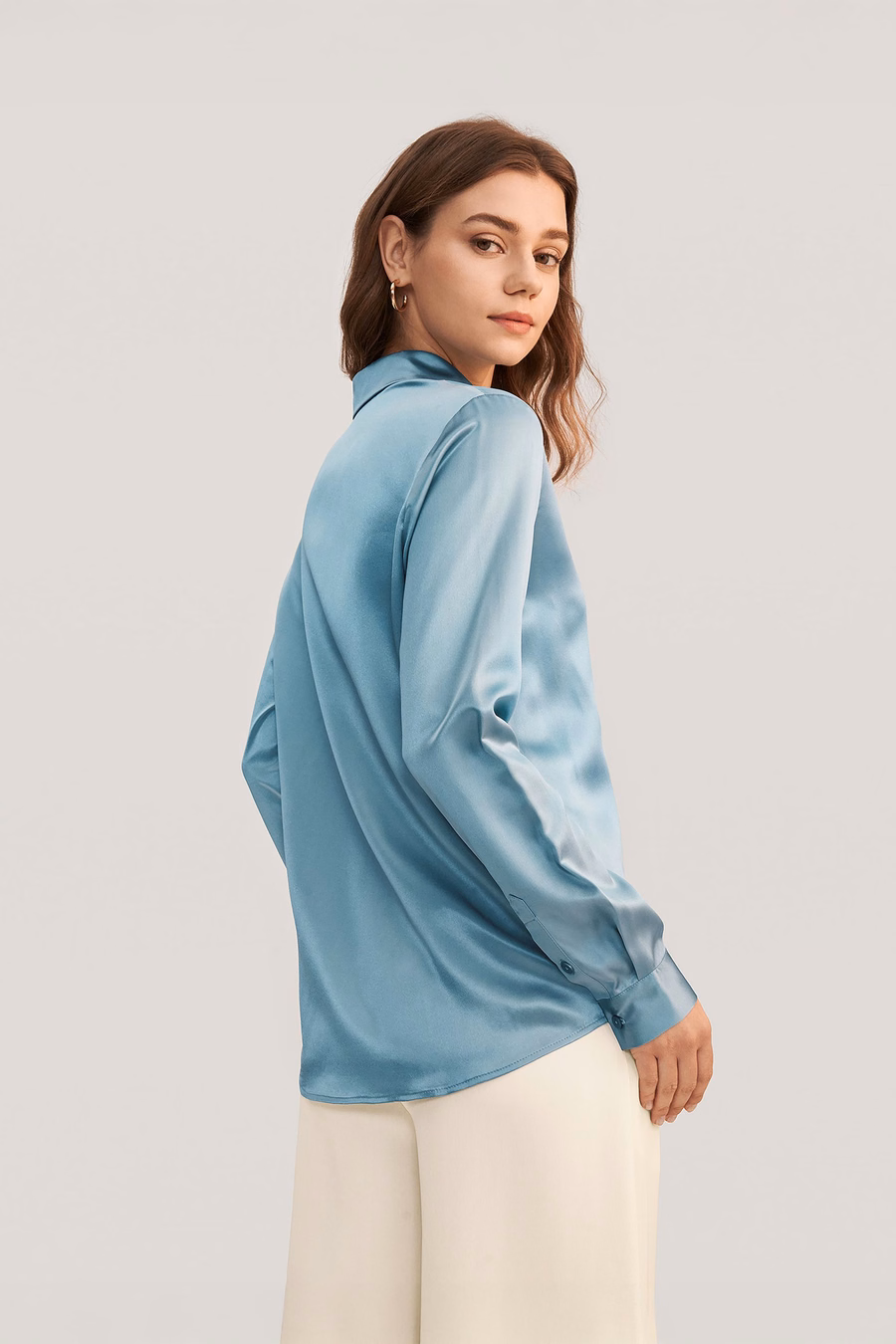 Camicia in seta con pattina nascosta di base
