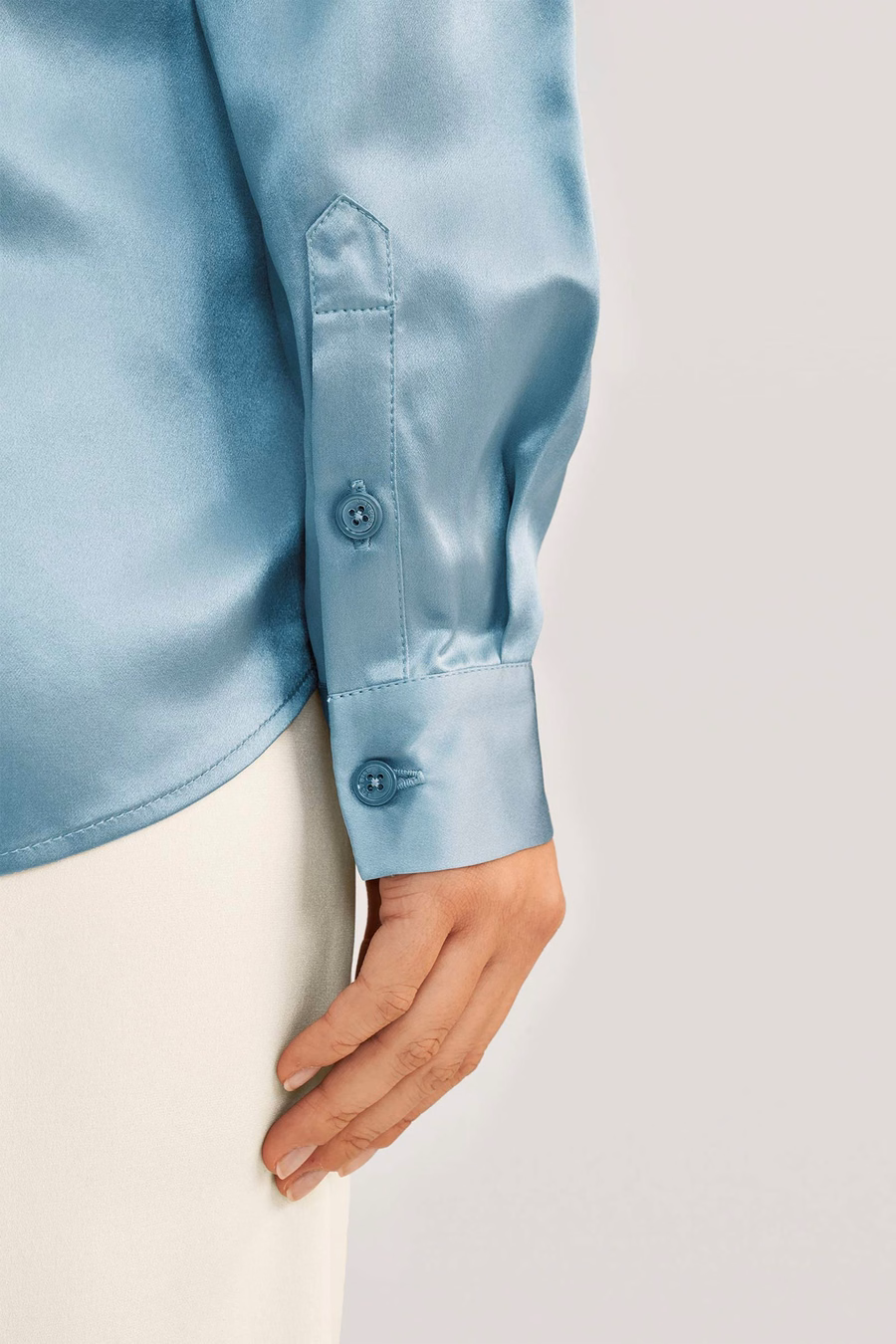Camicia in seta con pattina nascosta di base