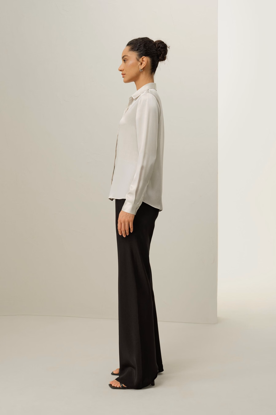 Camicia in seta con pattina nascosta di base