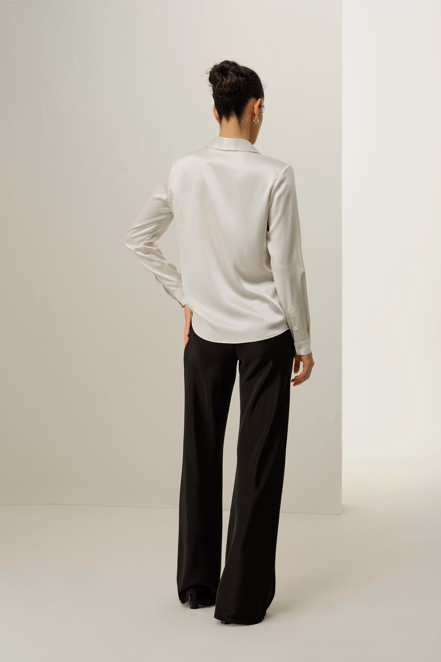 Camicia in seta con pattina nascosta di base