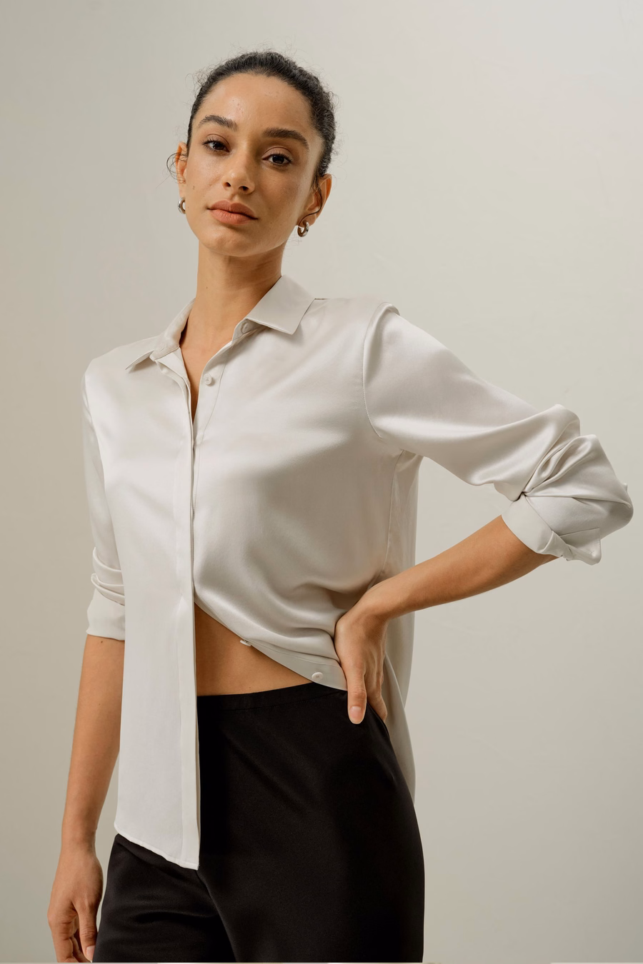 Camicia in seta con pattina nascosta di base