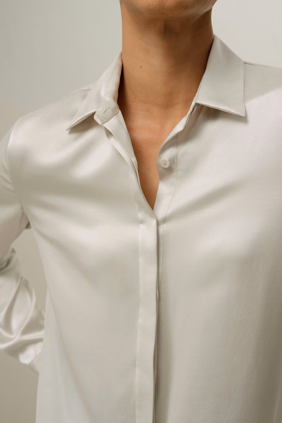 Camicia in seta con pattina nascosta di base