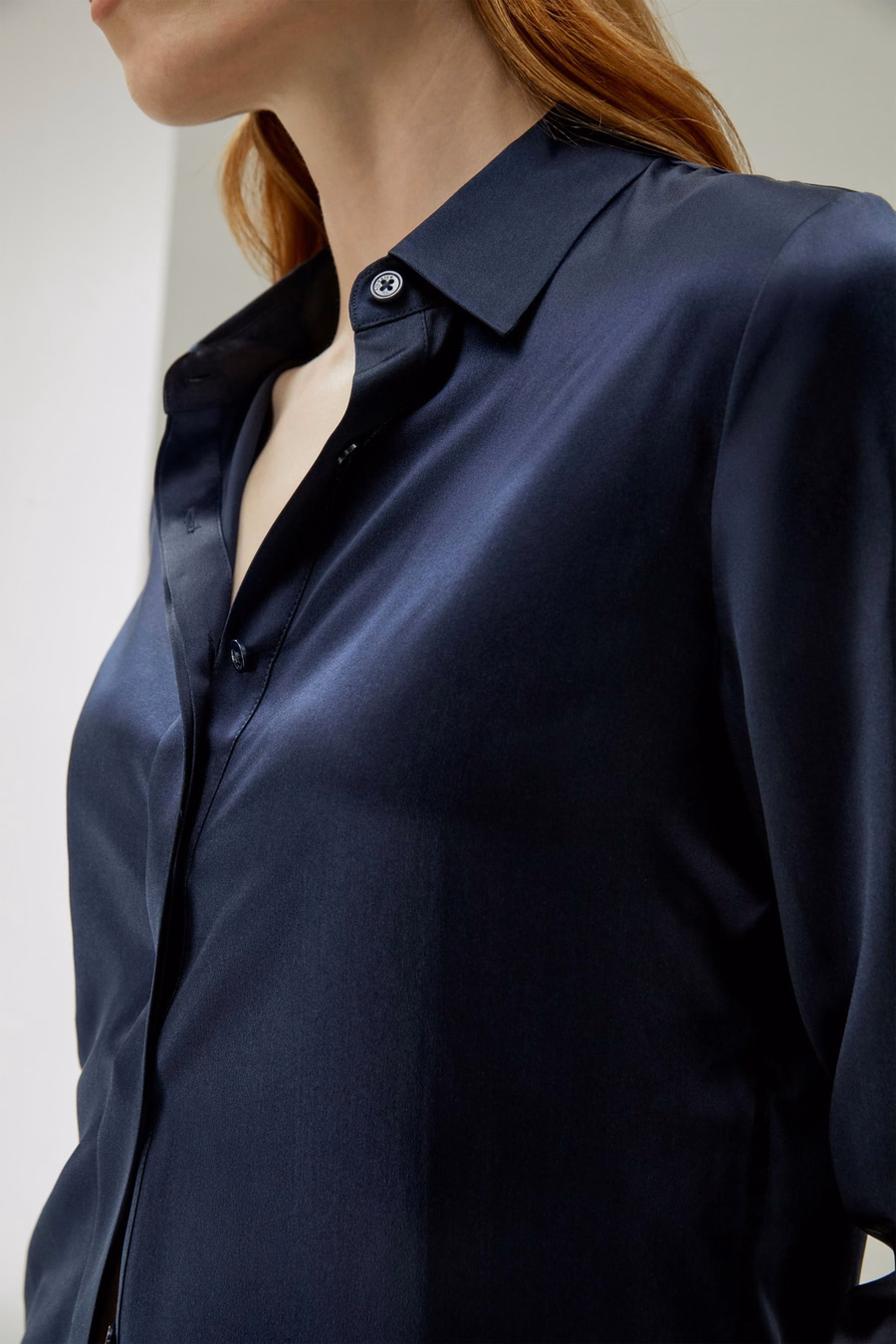 Camicia in seta con pattina nascosta di base