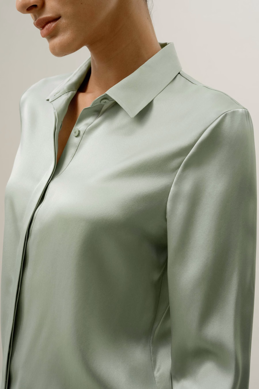 Camicia in seta con pattina nascosta di base