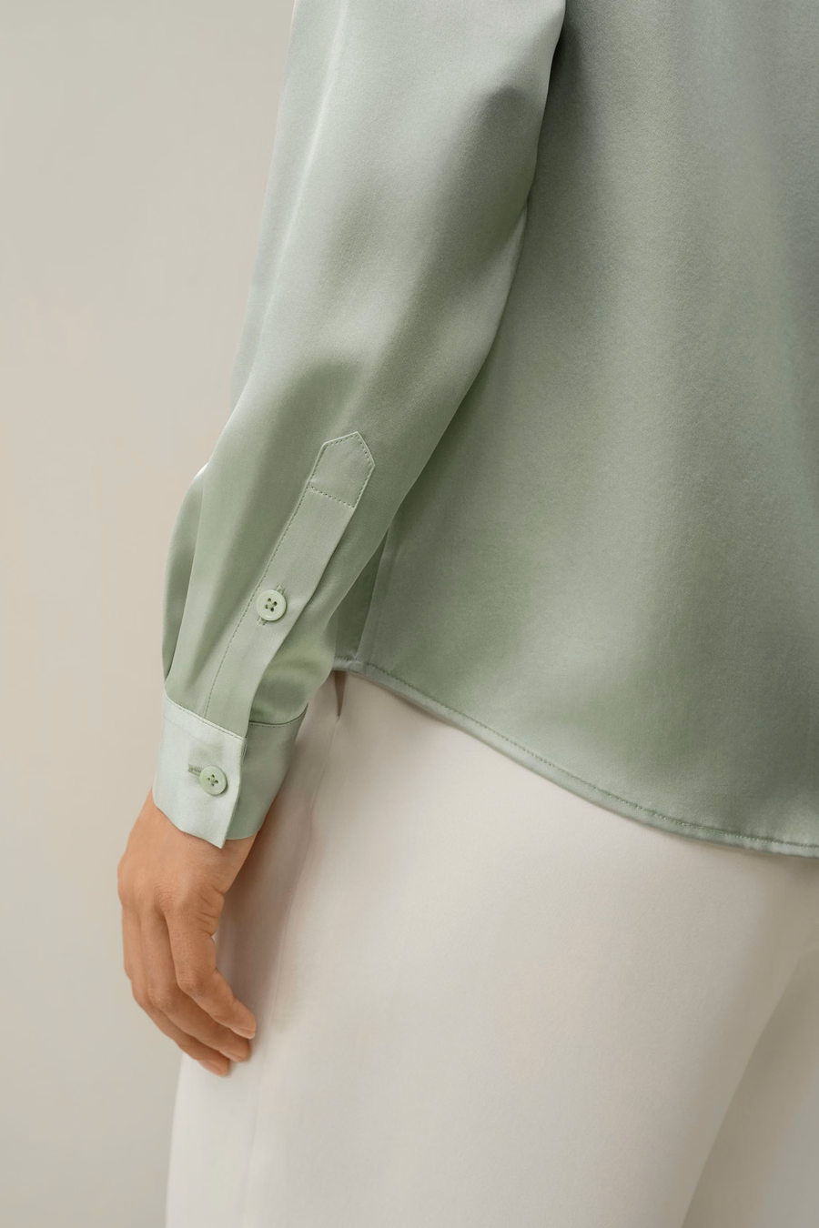 Camicia in seta con pattina nascosta di base