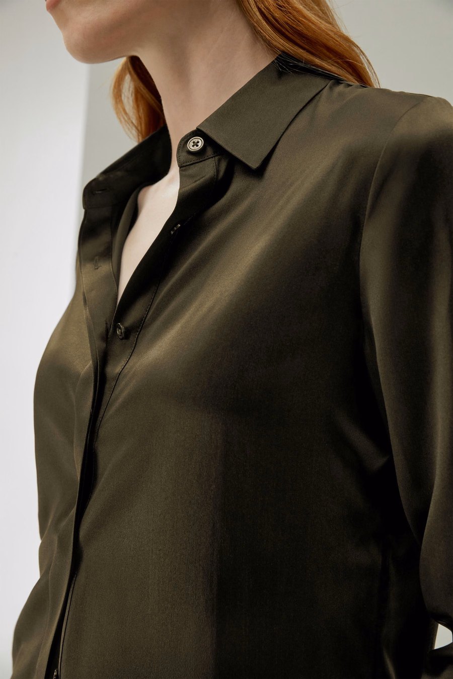 Camicia in seta con pattina nascosta di base