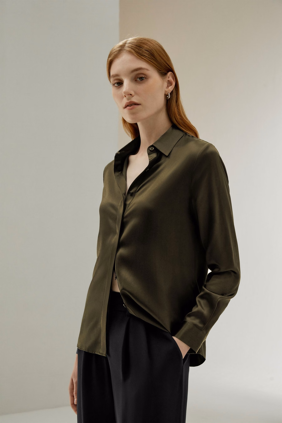 Camicia in seta con pattina nascosta di base
