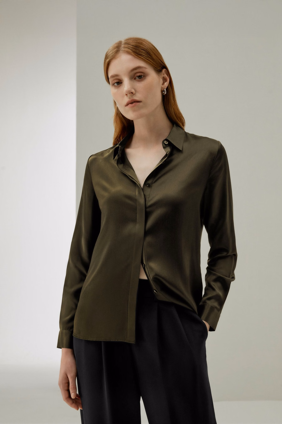 Camicia in seta con pattina nascosta di base