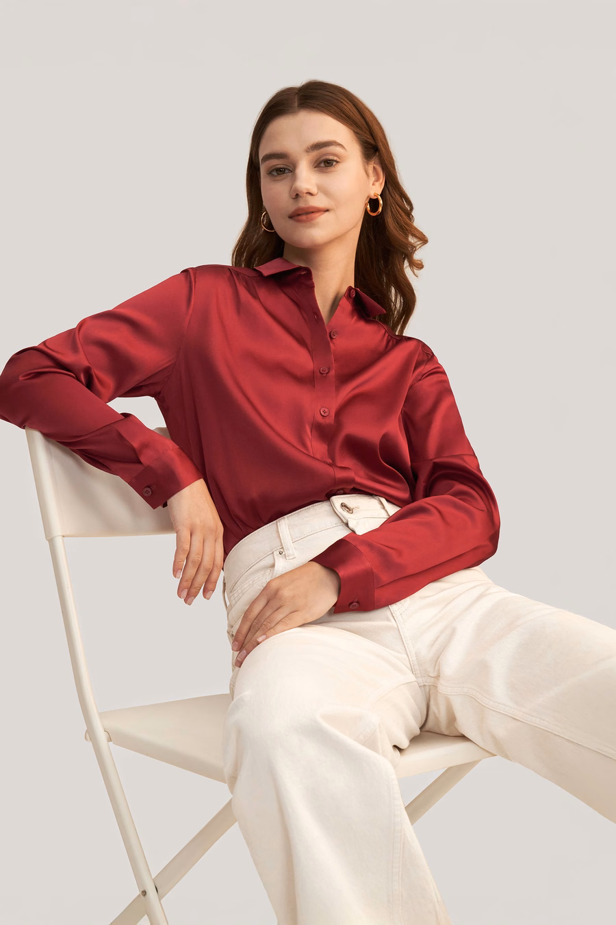 Blusa in seta con maniche lunghe e colletto
