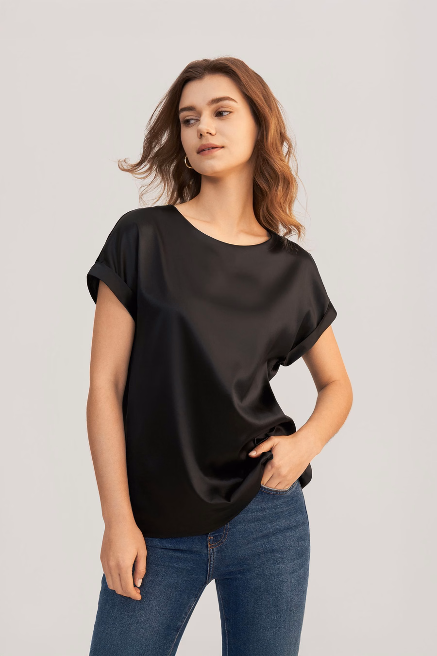 T-shirt in Seta con Maniche Corte e Collo Rotondo
