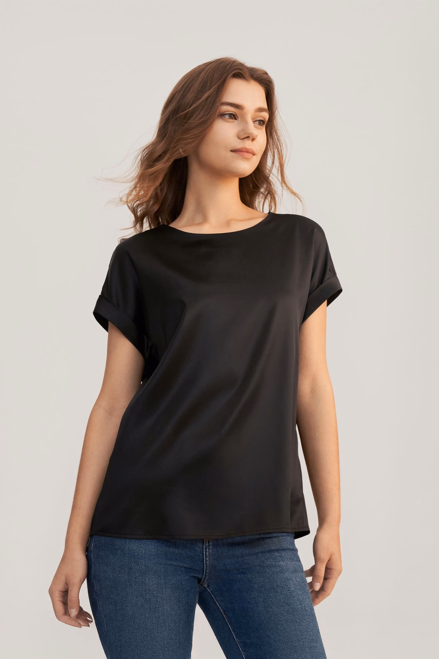 T-shirt in Seta con Maniche Corte e Collo Rotondo
