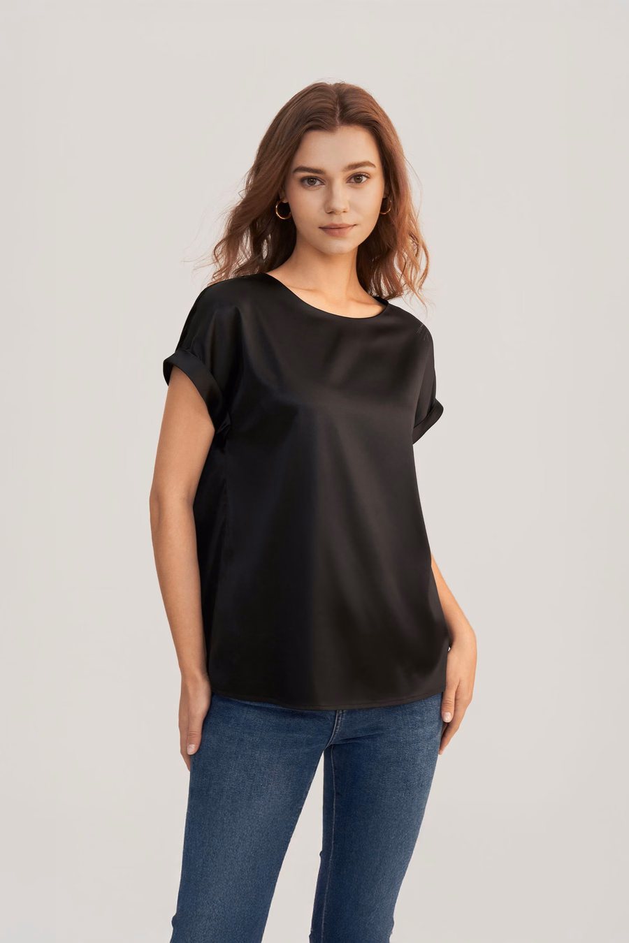T-shirt in Seta con Maniche Corte e Collo Rotondo