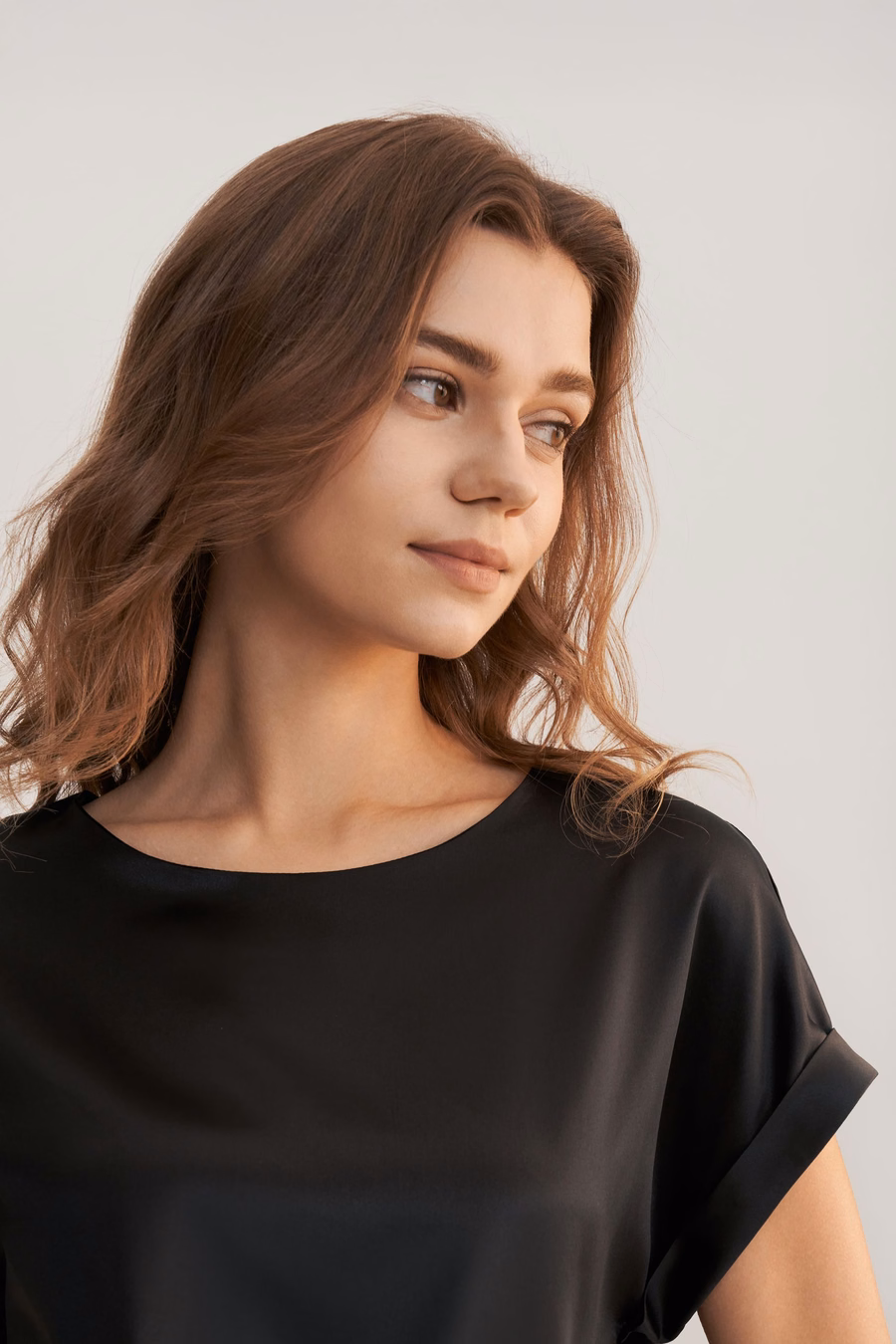 T-shirt in Seta con Maniche Corte e Collo Rotondo