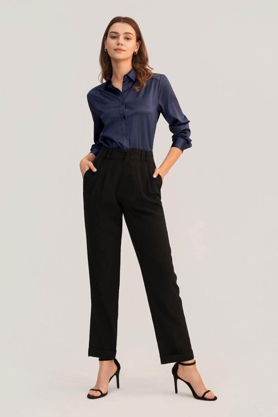 Blusa in seta con maniche lunghe e colletto