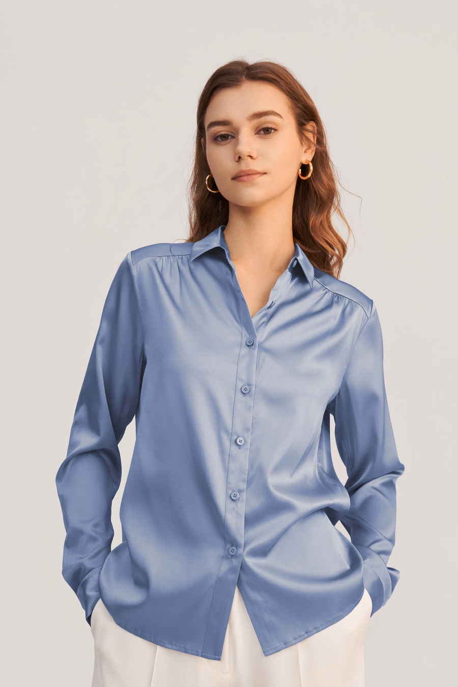 Blusa in seta con maniche lunghe e colletto