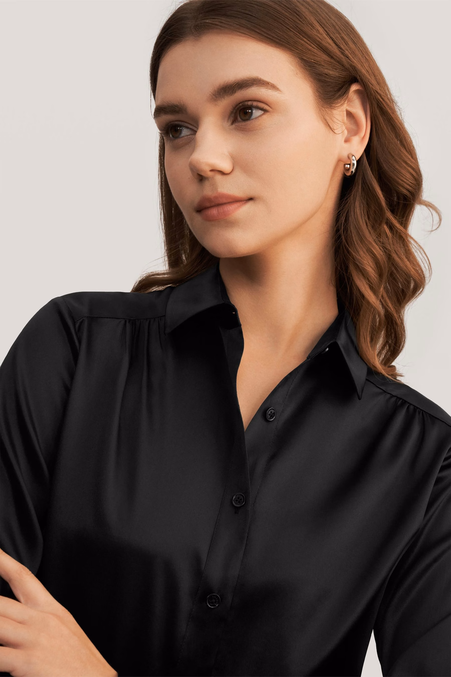 Blusa in seta con maniche lunghe e colletto