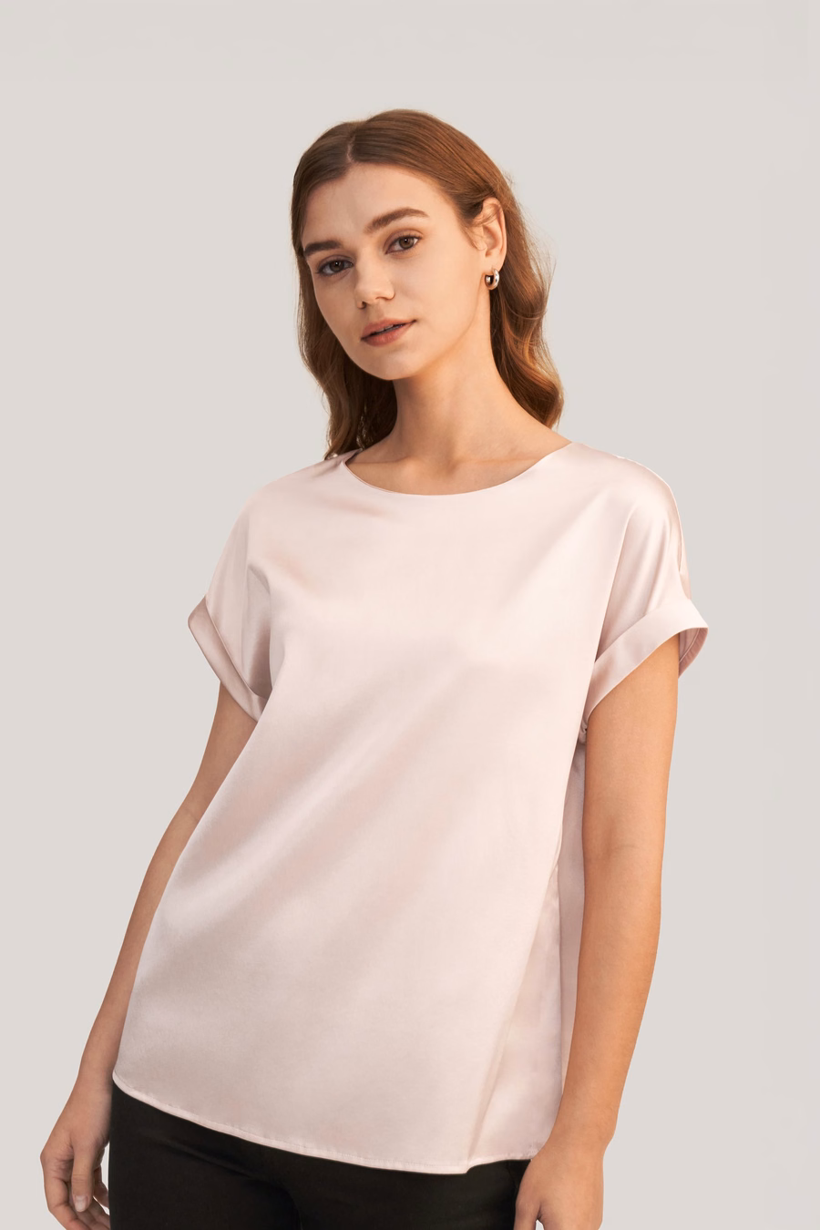 T-shirt in Seta con Maniche Corte e Collo Rotondo