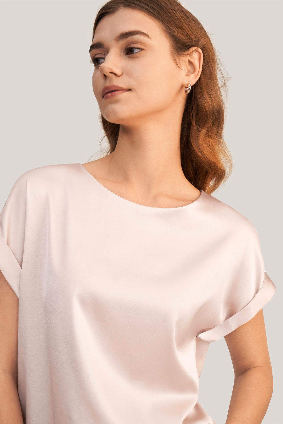 T-shirt in Seta con Maniche Corte e Collo Rotondo
