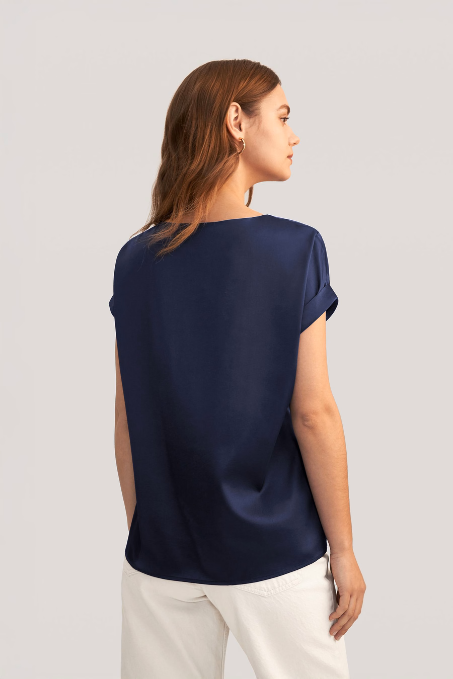 T-shirt in Seta con Maniche Corte e Collo Rotondo