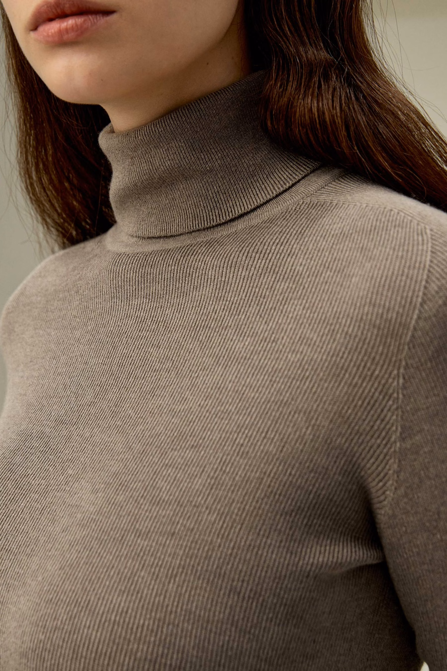 Maglione a collo alto in misto seta e cashmere senza cuciture