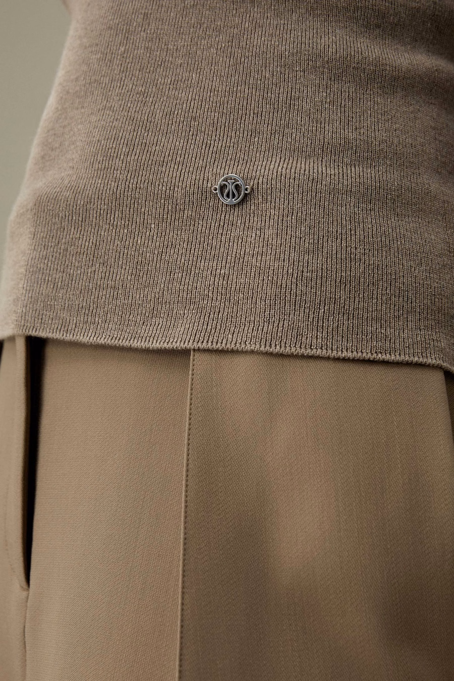 Maglione a collo alto in misto seta e cashmere senza cuciture