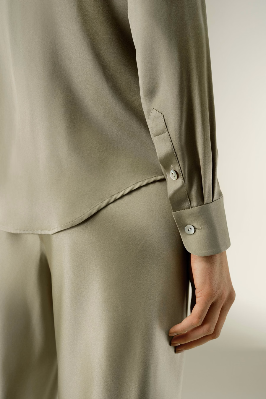 Camicia in seta charmeuse senza tempo