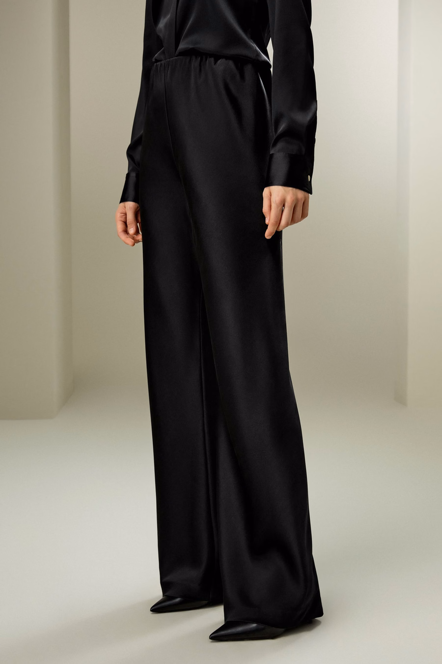 Pantaloni di seta tagliati in sbieco