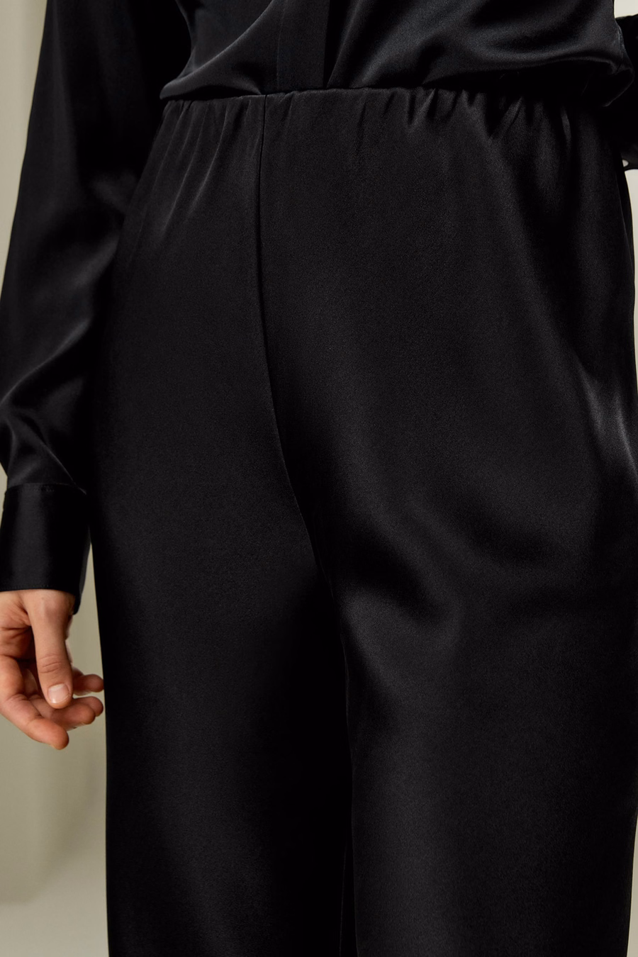 Pantaloni di seta tagliati in sbieco