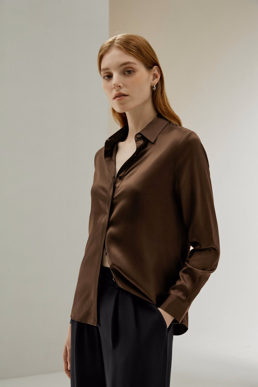 Camicia in seta con pattina nascosta di base