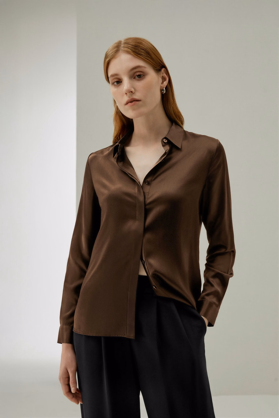 Camicia in seta con pattina nascosta di base